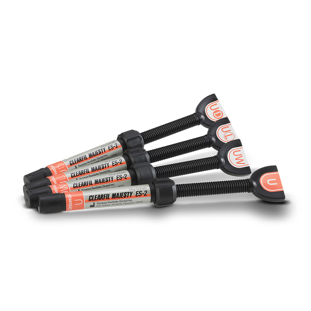 Clearfil Majesty ES-2 universal light UL, 3,6 g Spritze